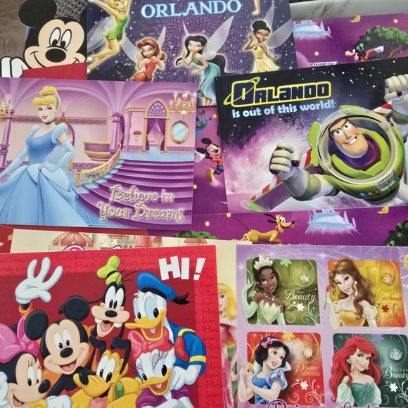 Disney World Kids Puzzle with Mickey and Minnie - Colorful - Picture 2 of 8